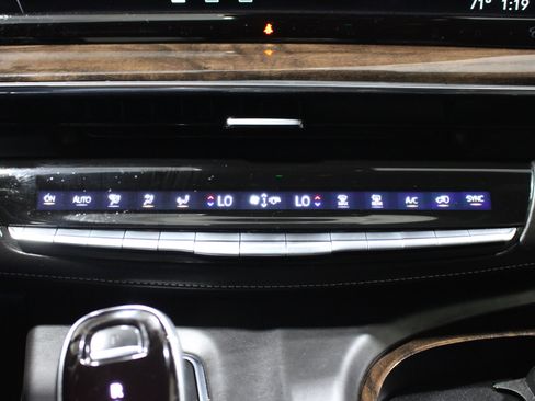 Used 2021 Cadillac Escalade Sport Platinum image 16