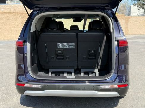 Used 2023 Kia Carnival LX image 18