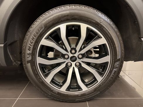 Certified 2025 Ford Explorer ST-Line image 8