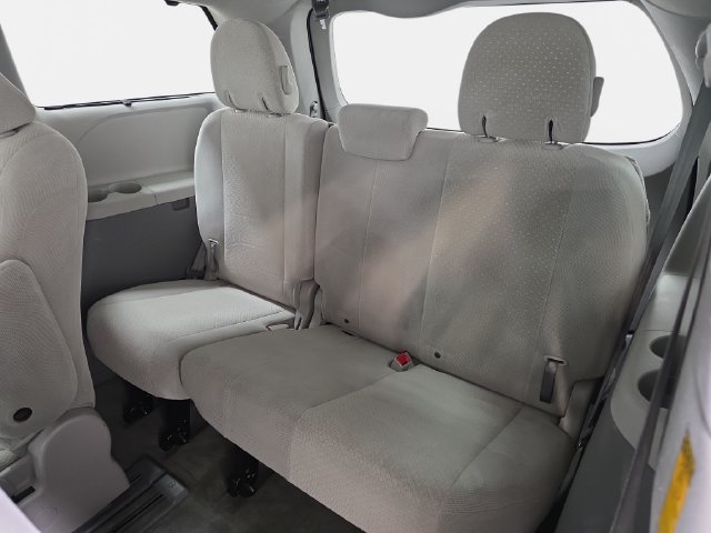 Used 2014 Toyota Sienna LE FWD image 34