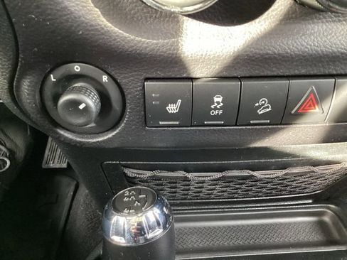 Used 2018 Jeep Wrangler Unlimited Altitude image 19