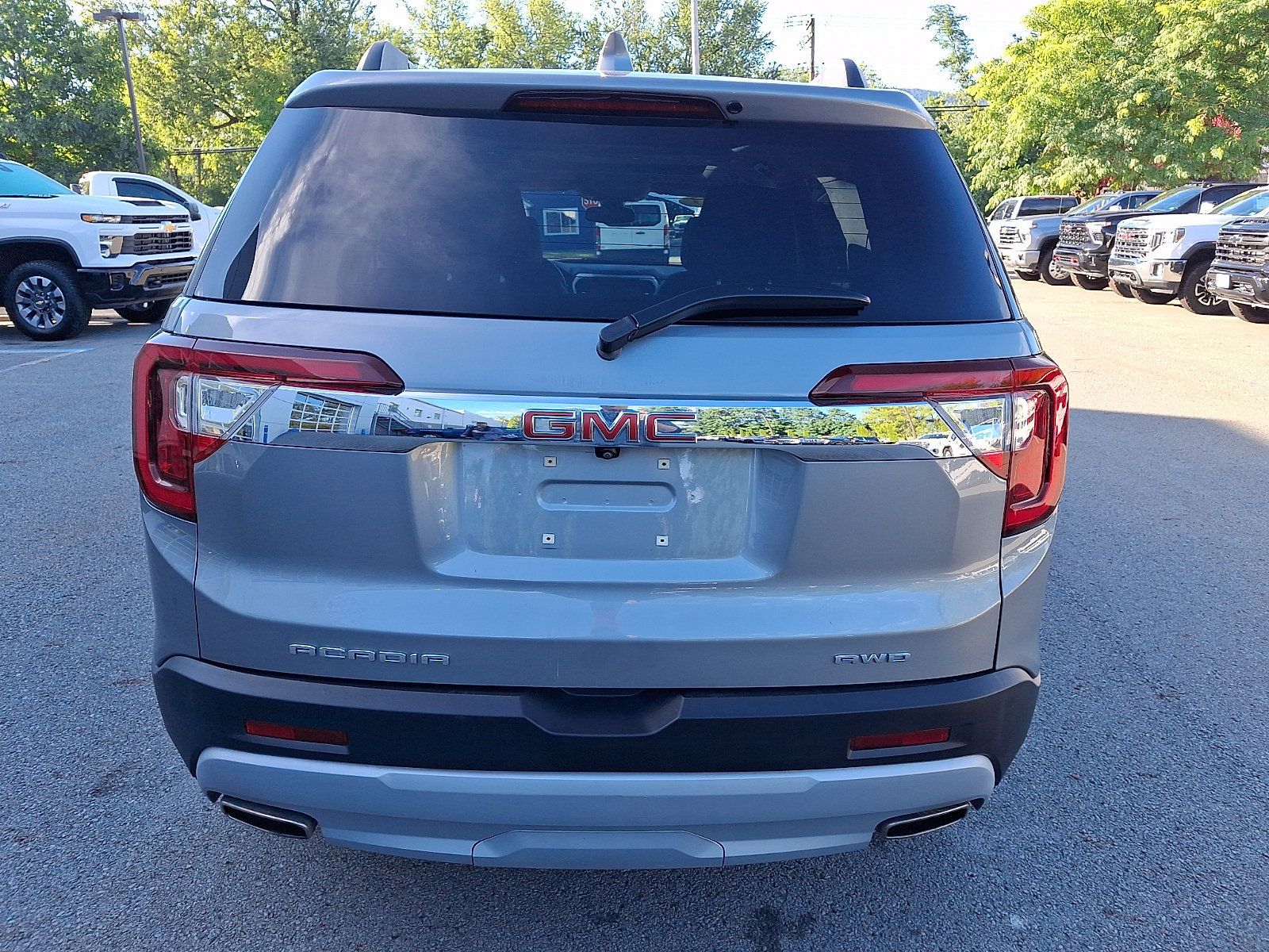 Certified 2023 GMC Acadia SLT w/ Preferred Package AWD/4WD image 5