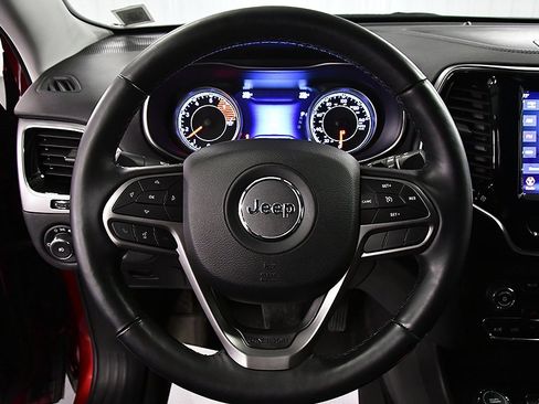 Used 2019 Jeep Cherokee Limited image 17