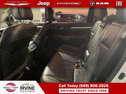 Used 2019 Toyota Highlander XLE image 18