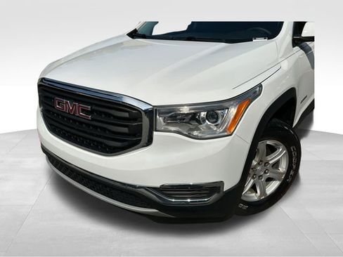 Used 2017 GMC Acadia SLE image 9