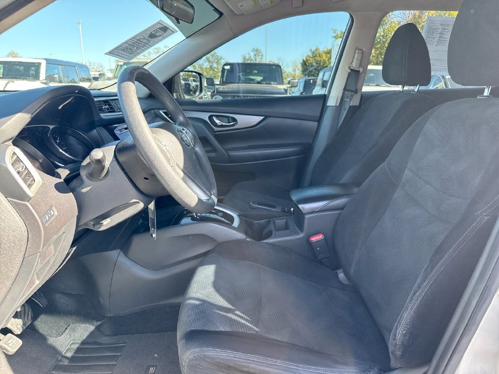 Used 2016 Nissan Rogue S FWD image 19