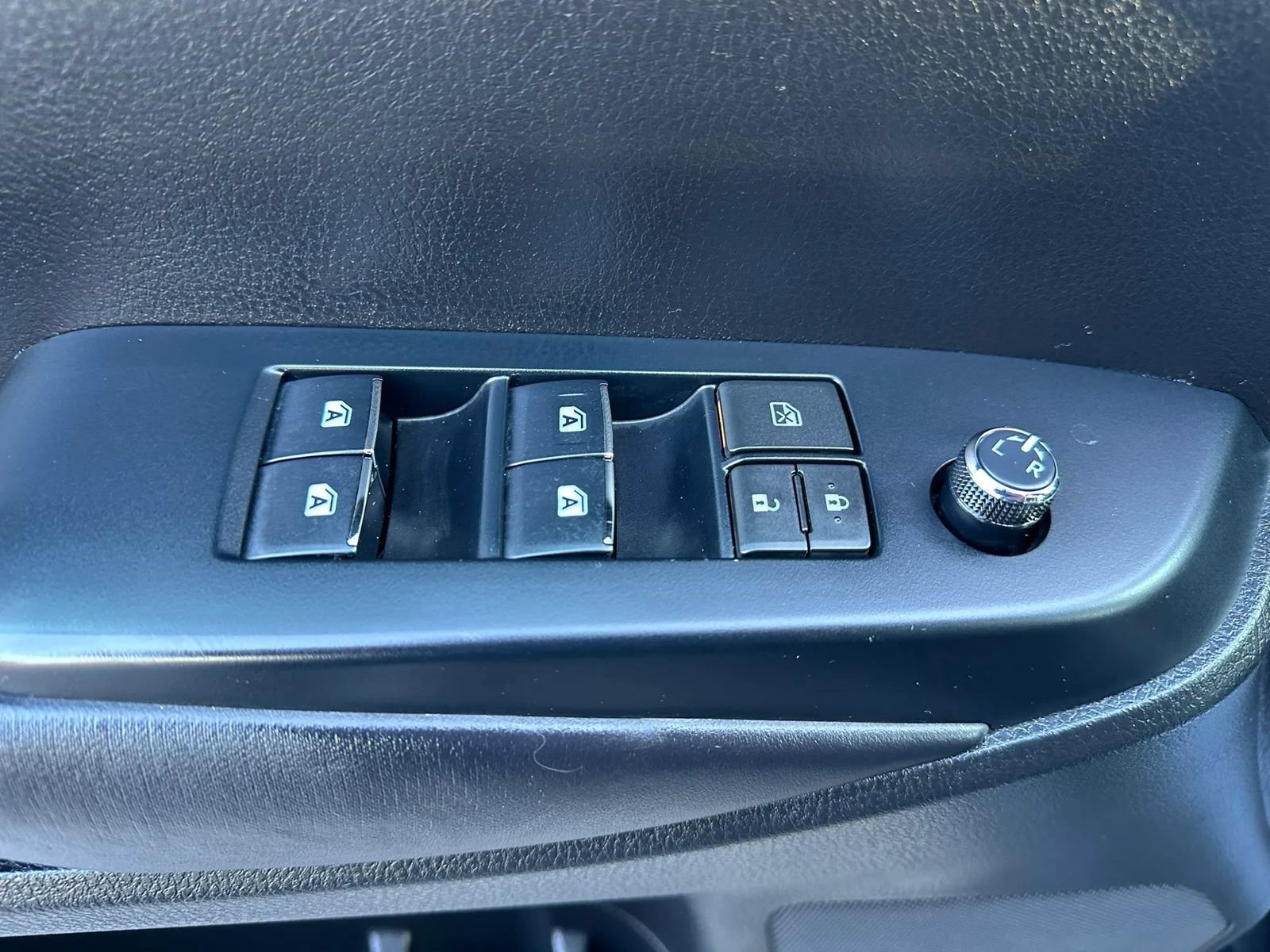 Used 2019 Toyota Highlander Limited FWD image 15