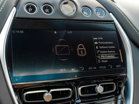 Used 2021 Aston Martin DBX AWD/4WD image 39