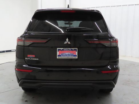 New 2026 Mitsubishi Outlander ES FWD image 4