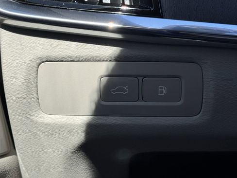 Used 2024 Volvo S90 T8 Ultimate w/ Lounge Package image 57