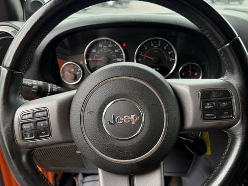 Used 2013 Jeep Wrangler Unlimited Sahara w/ Dual Top Group AWD/4WD image 4