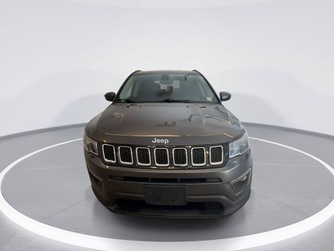 Used 2019 Jeep Compass Latitude AWD/4WD image 3