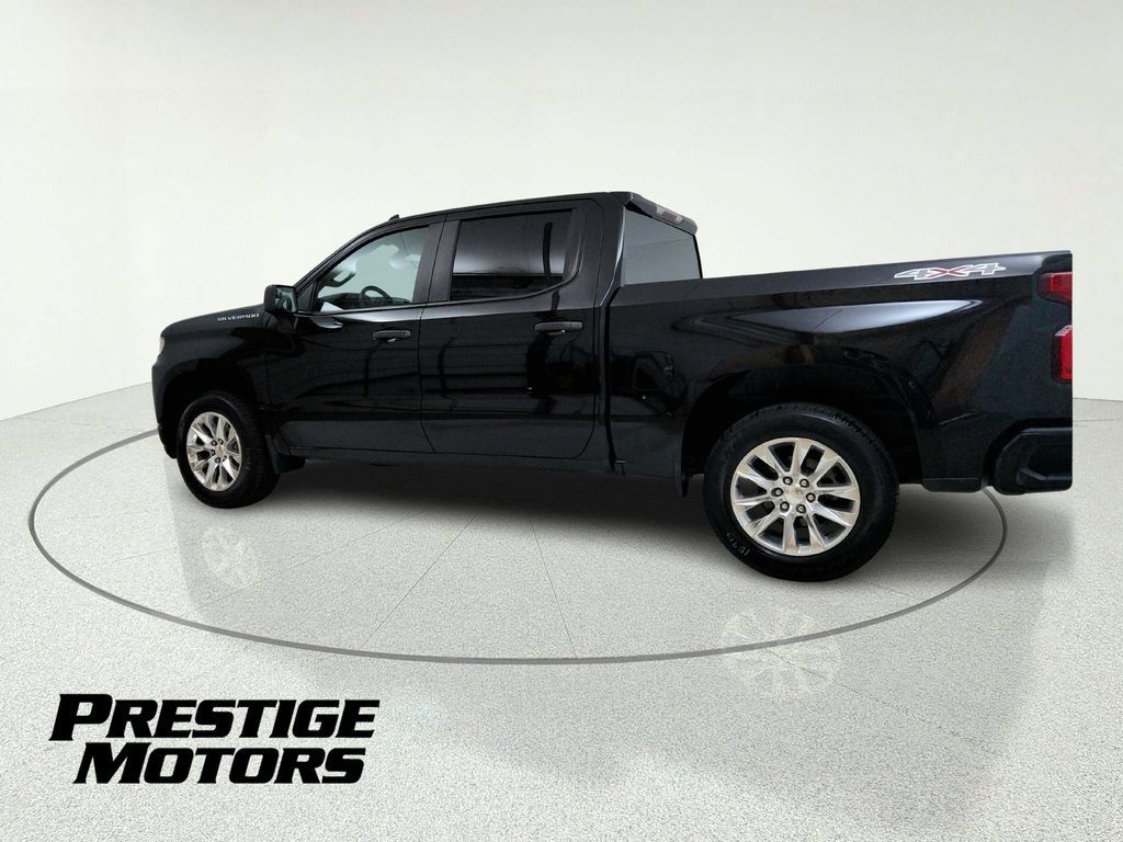Used 2019 Chevrolet Silverado 1500 Custom w/ Custom Value Package AWD/4WD image 4