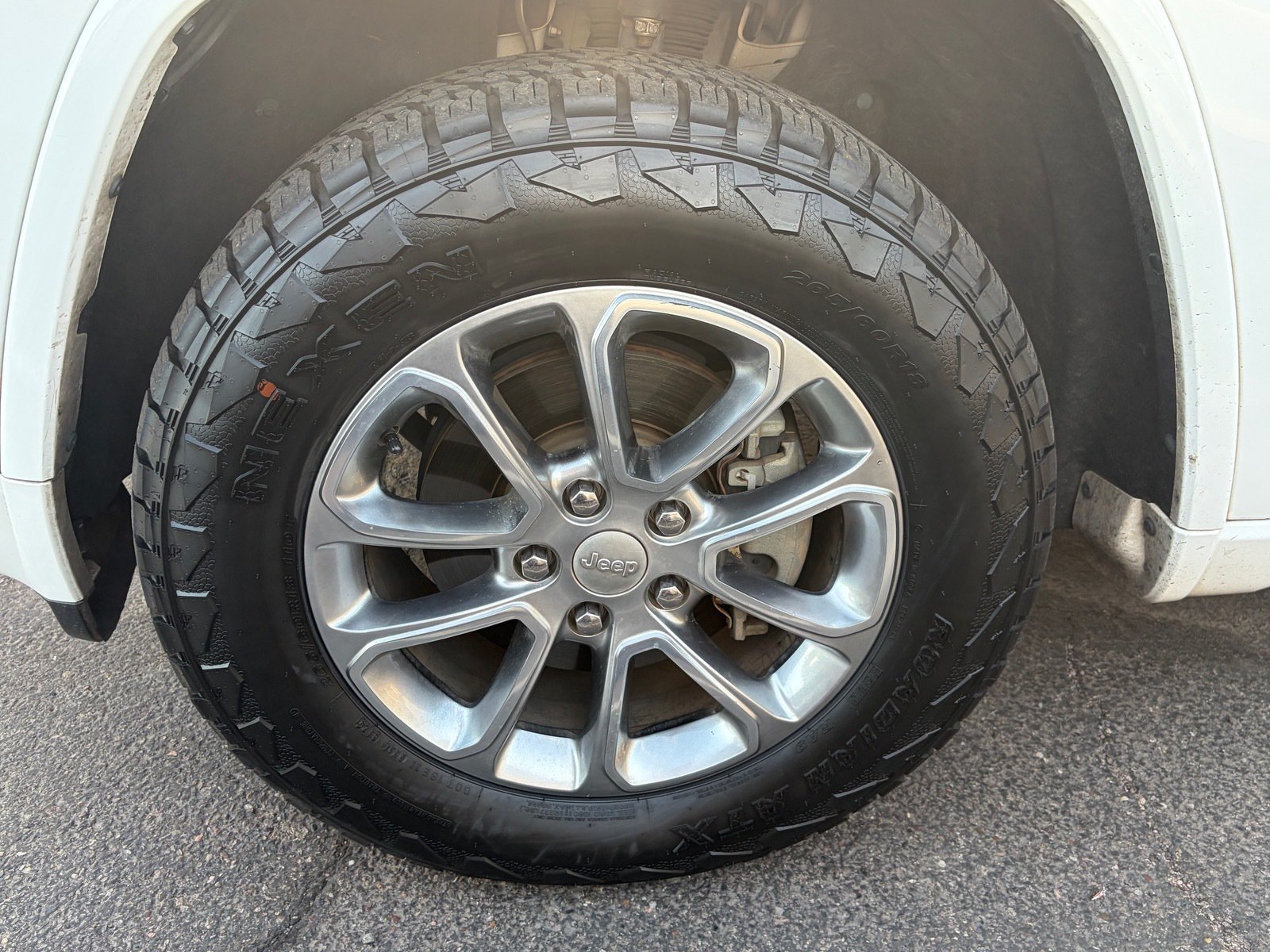 Used 2014 Jeep Grand Cherokee Overland AWD/4WD image 5