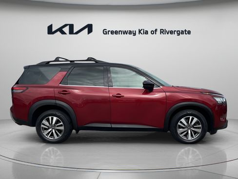 Used 2023 Nissan Pathfinder SL w/ Black Appearance Package AWD/4WD image 8
