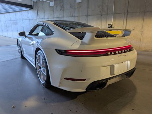 Used 2025 Porsche 911 Carrera image 3