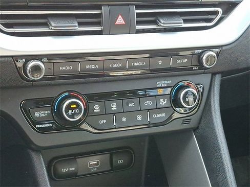 Used 2022 Kia Niro LX image 16