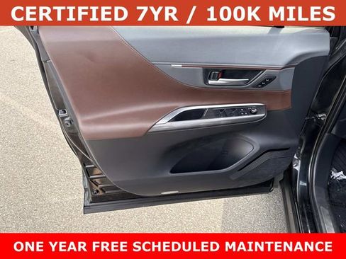 Used 2024 Toyota Venza Limited AWD/4WD image 13