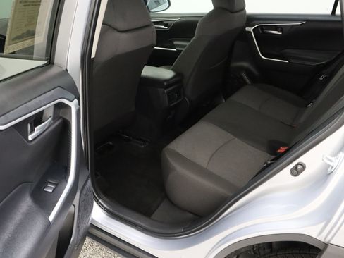 Used 2025 Toyota RAV4 XLE FWD image 27