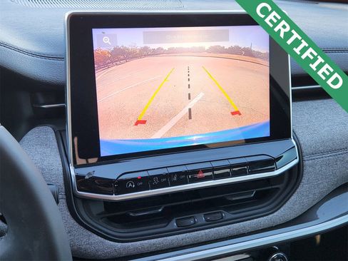 Used 2023 Jeep Compass Latitude image 19