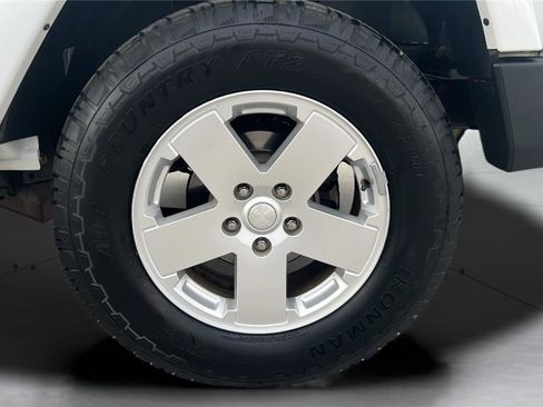 Used 2011 Jeep Wrangler Sahara w/ Connectivity Group image 17