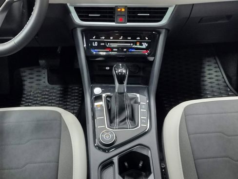 New 2025 Volkswagen Taos SE image 38