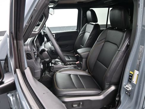New 2025 Jeep Gladiator Sport AWD/4WD image 21