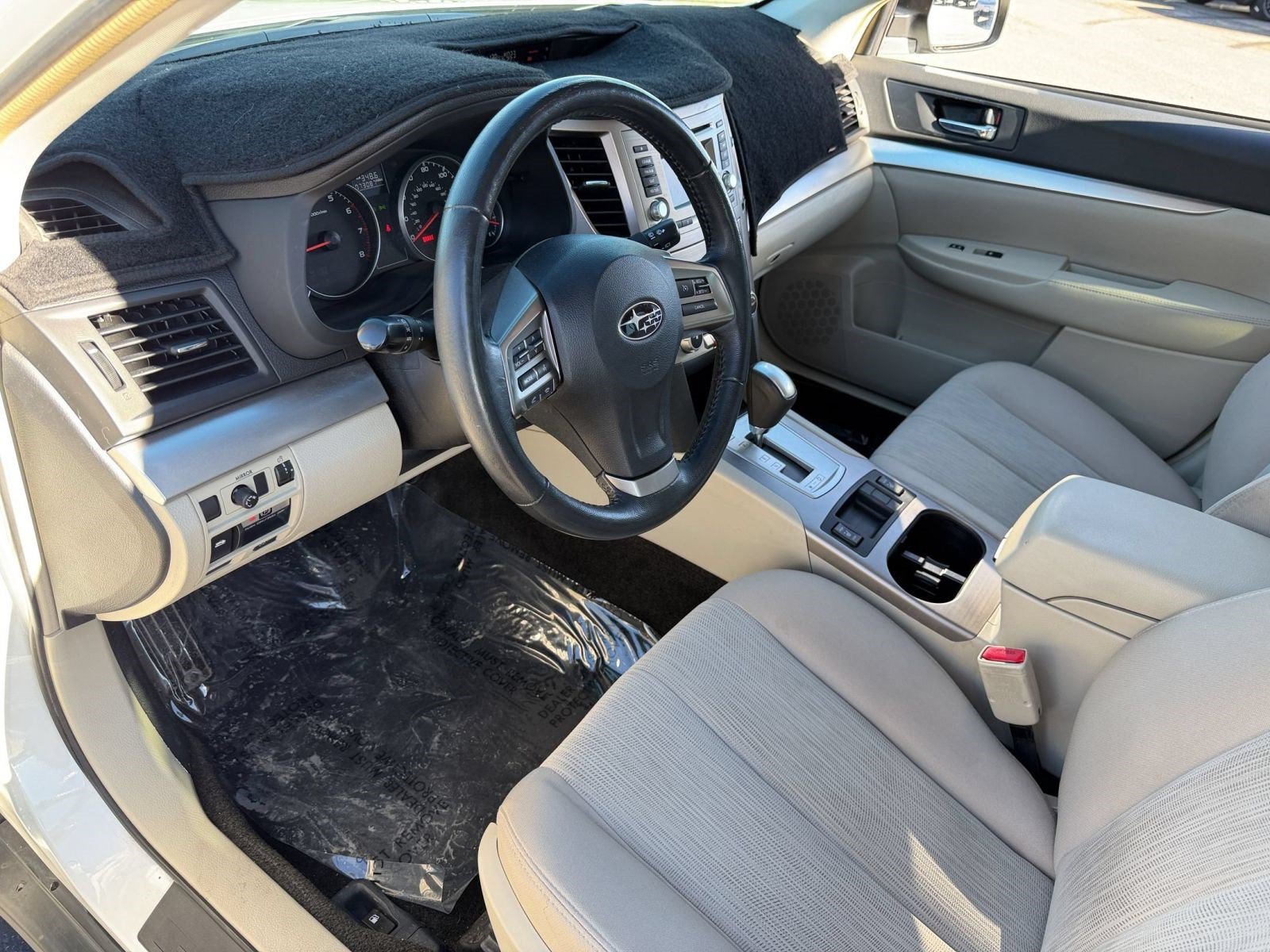 Used 2014 Subaru Outback 2.5i Premium AWD/4WD image 4
