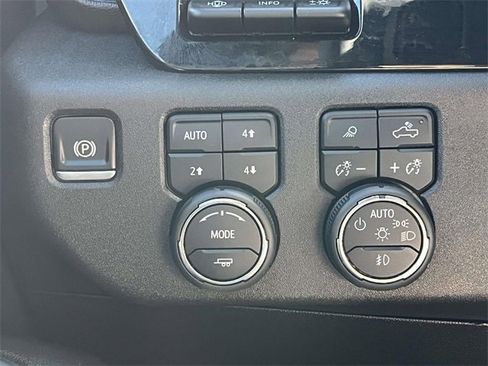 Used 2024 Chevrolet Silverado 2500 High Country w/ High Country Premium Package image 29