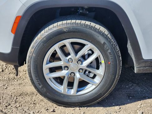 New 2026 Jeep Grand Cherokee Laredo RWD image 7