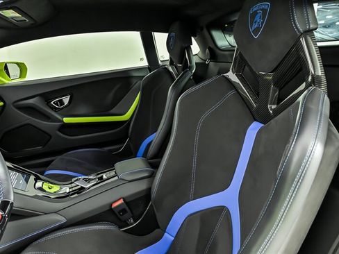 Used 2022 Lamborghini Huracan EVO RWD image 23