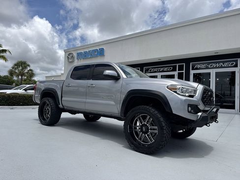 Used 2017 Toyota Tacoma TRD Sport w/ Tow Package RWD image 22