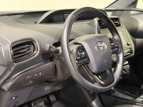 Used 2021 Toyota Prius FWD image 16