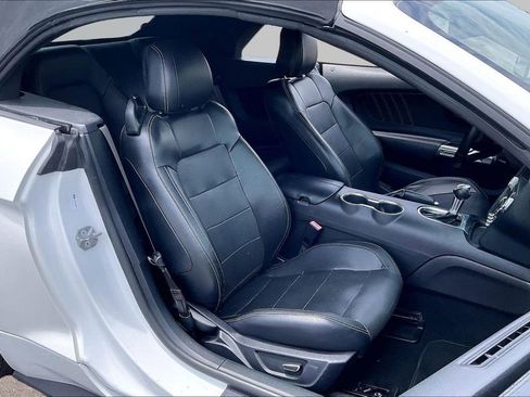 Used 2019 Ford Mustang Premium RWD image 7