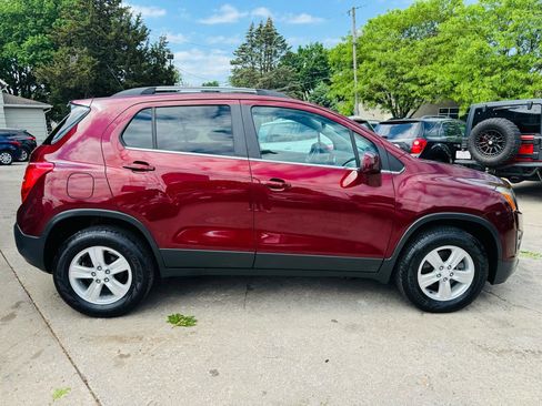 Used 2016 Chevrolet Trax LT w/ LT Convenience Package AWD/4WD image 2