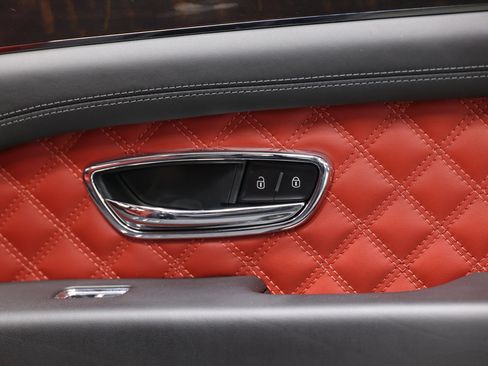 Used 2022 Bentley Bentayga AWD/4WD image 96