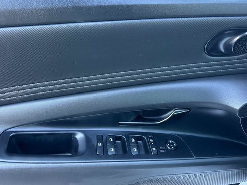 Used 2025 Hyundai Elantra Sport FWD image 10