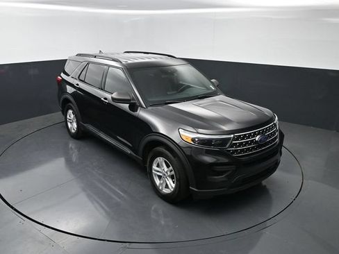 Used 2020 Ford Explorer XLT w/ Comfort Package AWD/4WD image 19