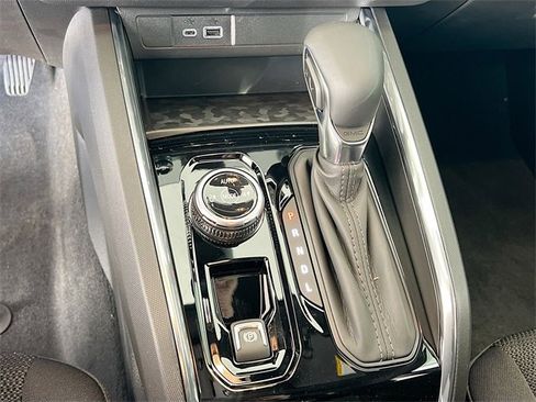 New 2026 GMC Canyon Elevation w/ Convenience Package image 12