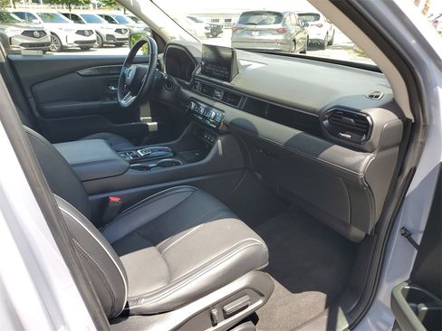 Used 2023 Honda Pilot Elite image 4