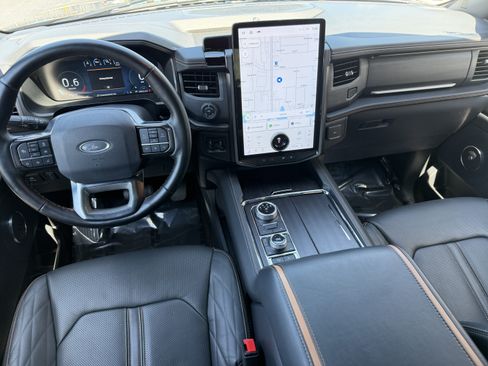 Used 2023 Ford Expedition Platinum AWD/4WD image 16