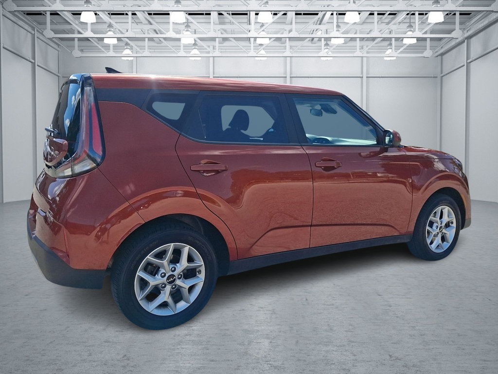Used 2024 Kia Soul LX w/ LX Technology Package FWD image 4