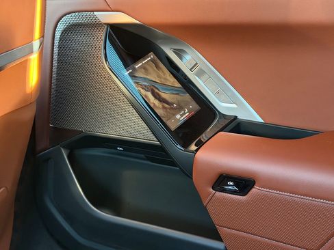 Used 2023 BMW 760i xDrive image 36