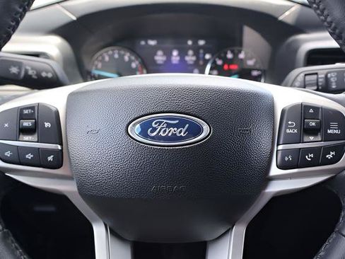 Used 2023 Ford Explorer XLT AWD/4WD image 18