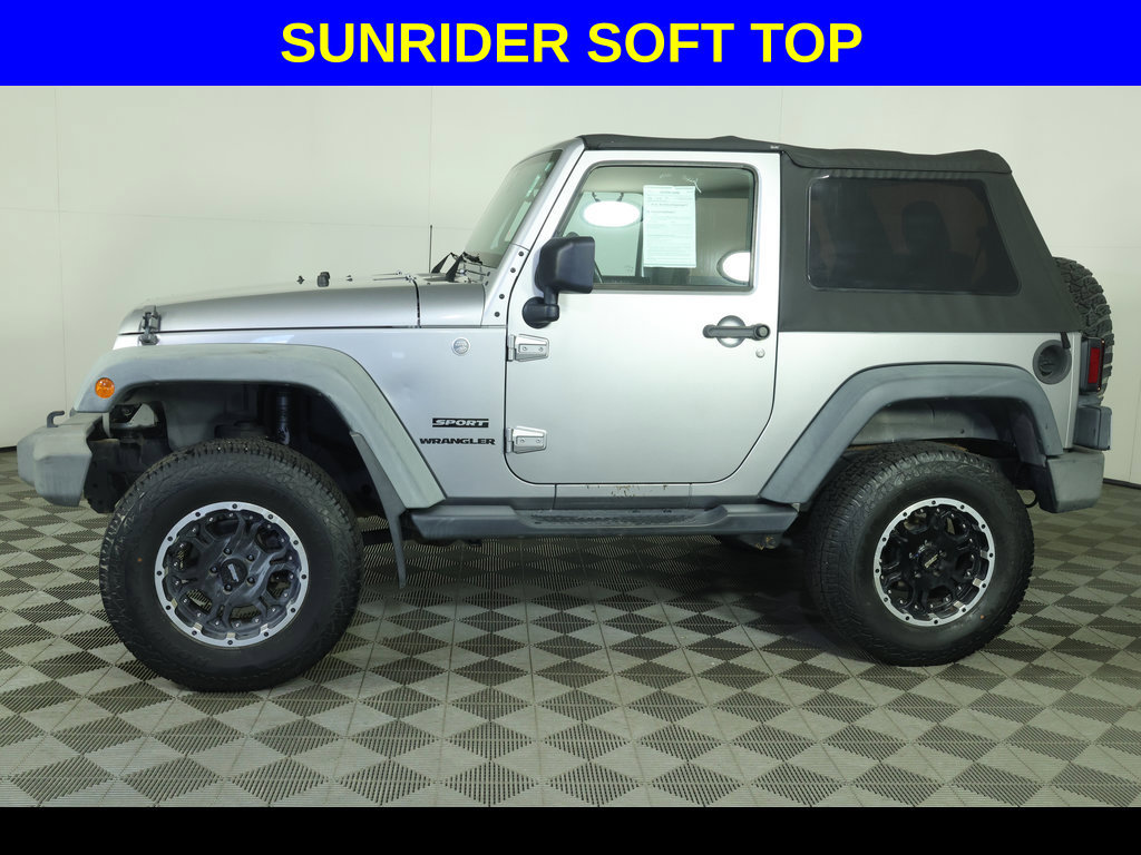 Used 2013 Jeep Wrangler Sport AWD/4WD image 4