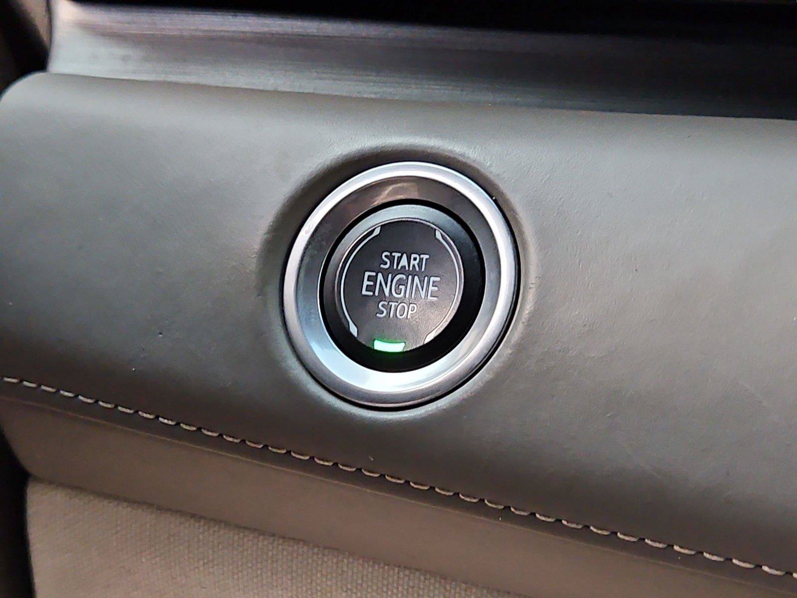 Used 2022 Cadillac Escalade ESV Premium Luxury Platinum AWD/4WD image 24