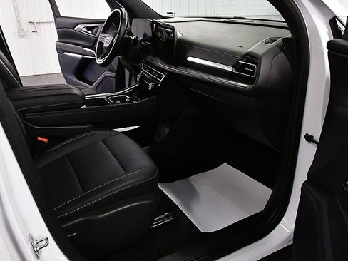 Used 2025 Chevrolet Traverse LT image 26