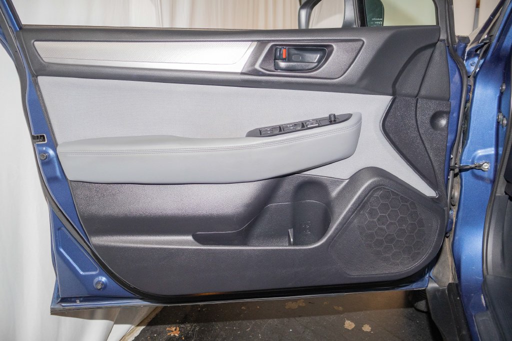 Used 2019 Subaru Outback 2.5i AWD/4WD image 10
