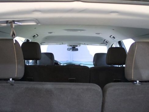 Used 2021 Chevrolet Traverse LS FWD image 16