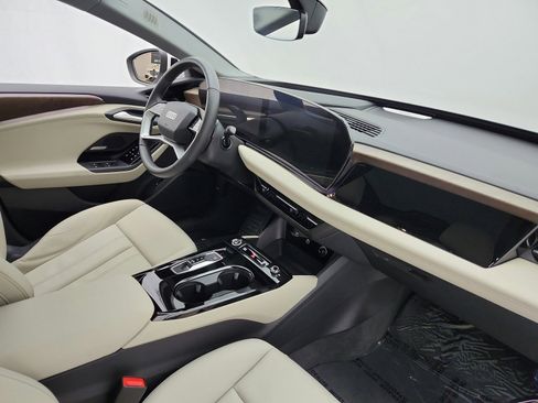 Used 2025 Audi A6 e-tron Premium Plus w/ Premium Plus RWD image 18